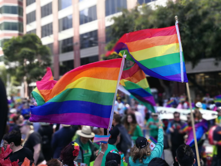 Mês do orgulho LGBTQIA+: O intercâmbio abraça a diversidade!
