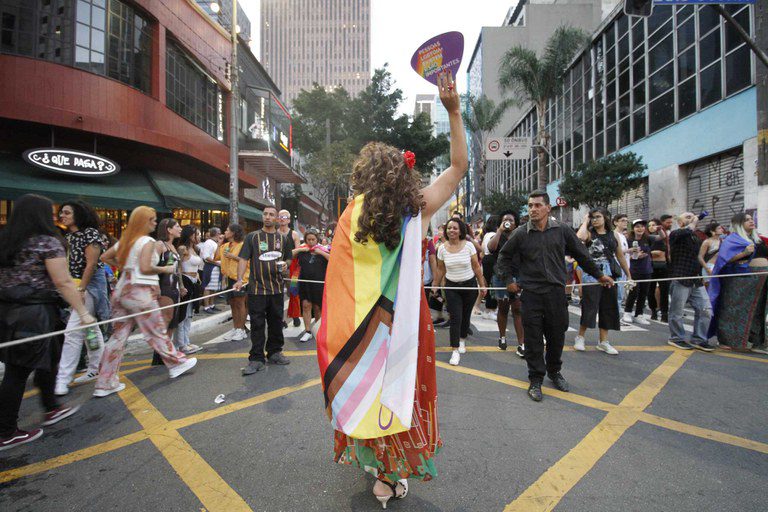 Pessoas trans e travestis têm direito í  emissão gratuita da segunda via de identidade no DF