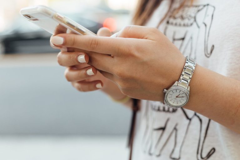2 em cada 5 viajantes brasileiros se inspiraram nas mí­dias sociais para planejar as férias, diz pesquisa da Booking.com