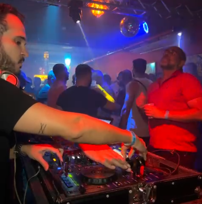 FlashBack em ALTA! FESTA RELEMBRA MíšSICAS DOS ANOS 80, 90 e INICIO DE 2000