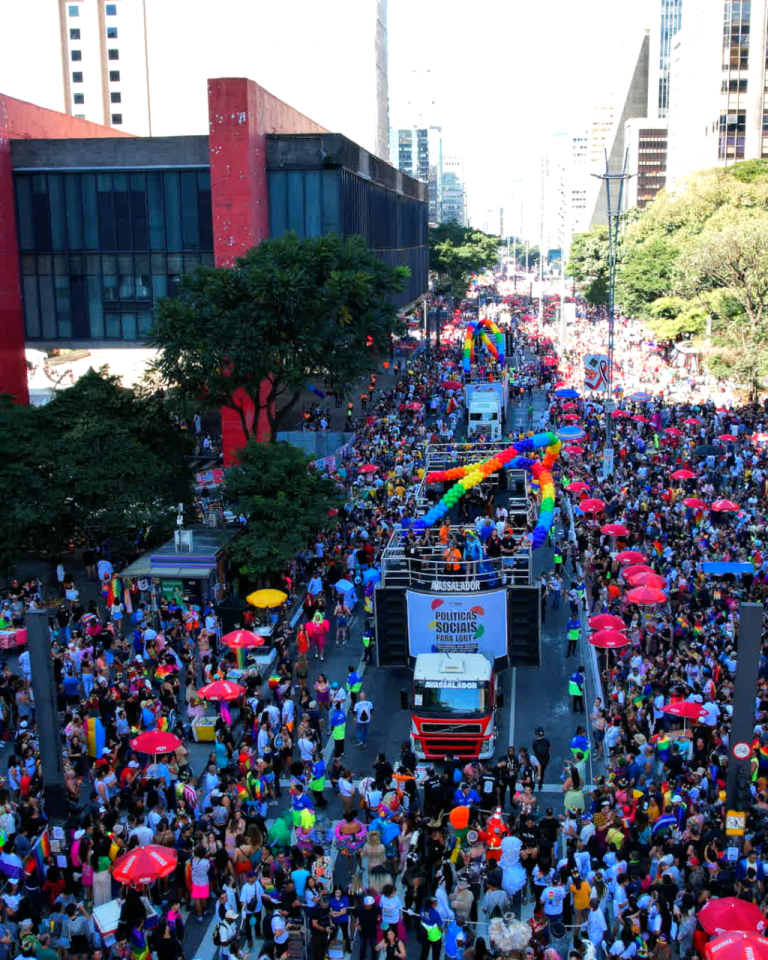 Confira a programação oficial completa da 28Âª Parada do Orgulho LGBT+ de São Paulo, que acontece dia 02 de junho, na Avenida Paulista