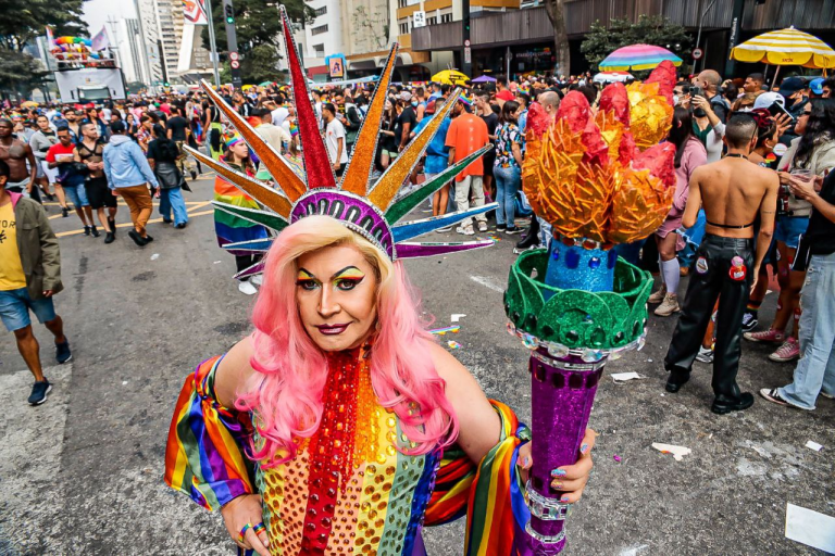 Maratona FODA 2024 mobiliza colaboradores para cobertura dos eventos LGBTQIA+ em SP