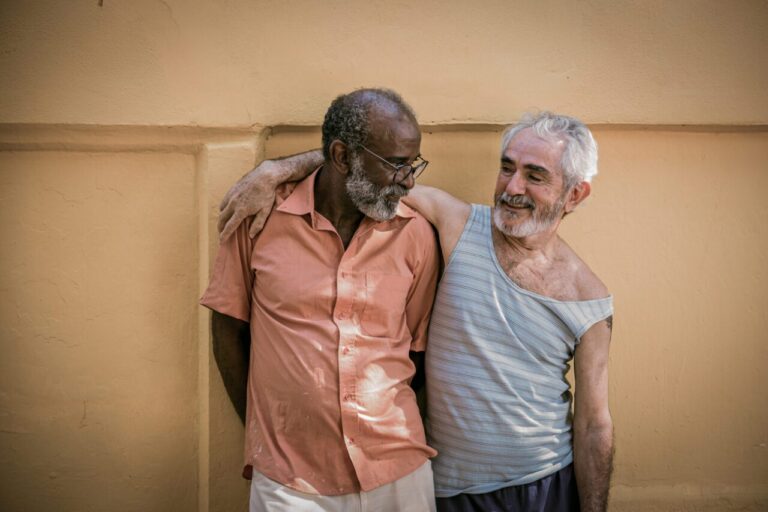 Filme “Ponto e Ví­rgula”, que aborda o amor LGBTQIAP+ na terceira idade, é premiado em três categorias no Festival de Gramado