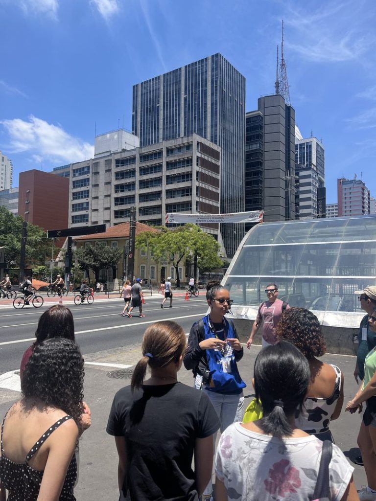 São Paulo comemora 471 anos com edição especial do Walking Tour e pocket show na Avenida Paulista