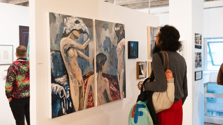 Exposição da 4ª edição do Festival Vórtice está aberta e reúne obras de 123 artistas que exploram sexualidade e dissidências LGBT+